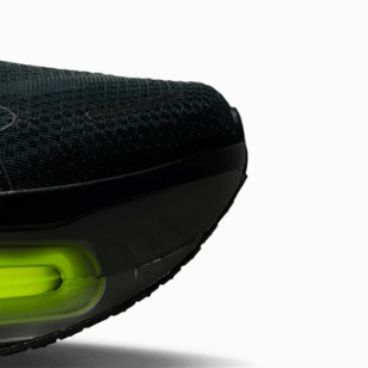 Vomero Premium Black Volt
